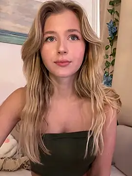 LunaRase online show from February 2025 10:38:02 AM