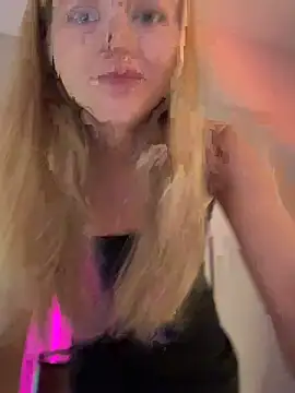 Snapshot of LunaRase chatting on July 2026 06:01:02 PM LunaRase online show from July 2026 06:01:02 PM