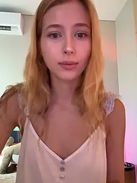 Snapshot of LunaRase chatting on August 2026 05:32:02 AM LunaRase online show from August 2026 05:32:02 AM