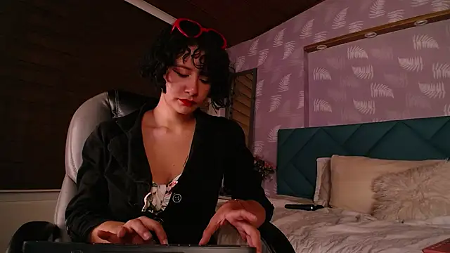 Moony 14 online show from March 2025 11:18:02 PM