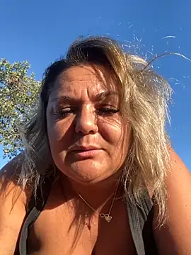 Snapshot of MikyVesela chatting on September 2025 02:42:02 PM MikyVesela online show from September 2025 02:42:02 PM