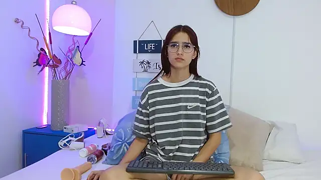 Snapshot of MelodyMansson chatting on January 2025 08:21:02 PM MelodyMansson online show from January 2025 08:21:02 PM