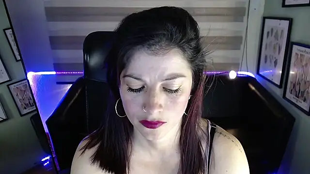 Aliiz 01 online show from March 2026 08:41:02 PM