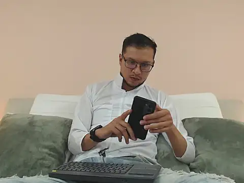 Snapshot of andy_loverxx chatting on March 2026 12:43:02 AM andy loverxx online show from March 2026 12:43:02 AM