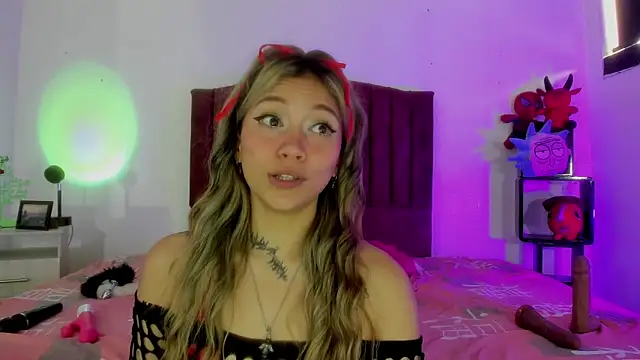 Snapshot of alisson_zafiro_ chatting on December 2024 01:33:01 PM alisson zafiro online show from December 2024 01:33:01 PM