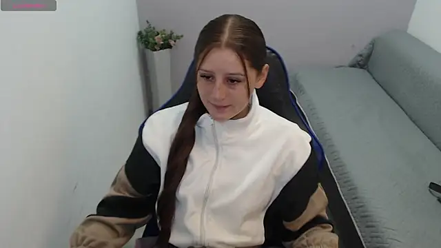 valerie diaz1 online show from October 2025 01:30:01 PM