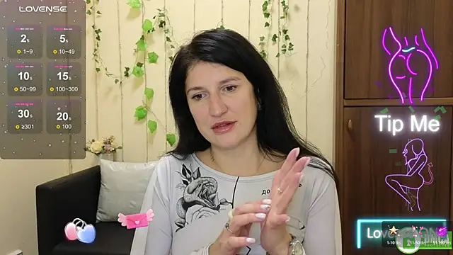 Alianna Solo Kisses online show from November 2025 12:28:02 PM