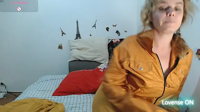 Snapshot of hotmilf4uxxx chatting on November 2025 11:05:02 AM hotmilf4uxxx online show from November 2025 11:05:02 AM