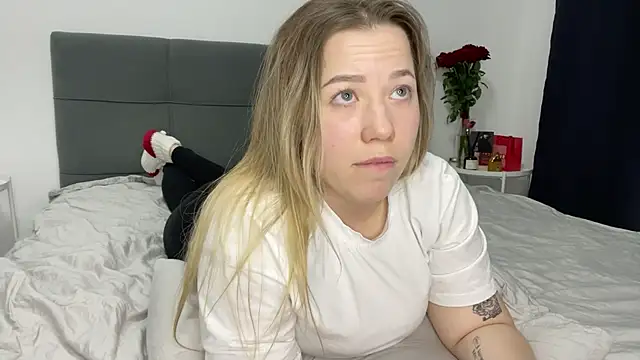 Embersweetbunny online show from February 2025 10:07:02 PM