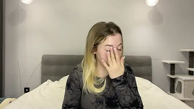 Embersweetbunny online show from January 2026 06:39:02 AM