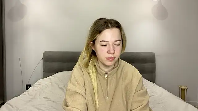 Embersweetbunny online show from January 2026 06:29:02 AM