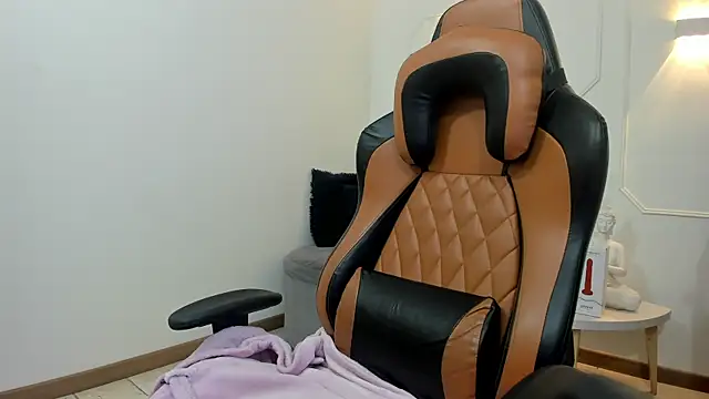 Snapshot of Lizzie_Williams_ chatting on January 2026 03:11:01 AM Lizzie Williams online show from January 2026 03:11:01 AM