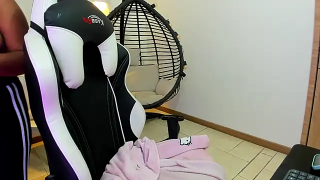 Snapshot of Lizzie_Williams_ chatting on February 2026 03:22:02 AM Lizzie Williams online show from February 2026 03:22:02 AM