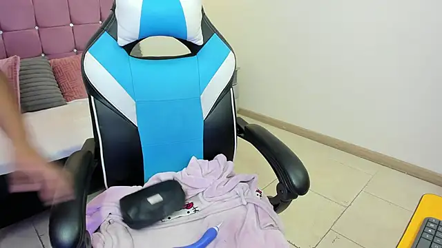 Snapshot of Lizzie_Williams_ chatting on February 2026 03:23:01 AM Lizzie Williams online show from February 2026 03:23:01 AM