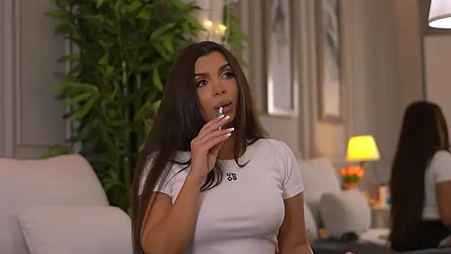 NicoleCellini online show from April 2026 06:30:02 PM