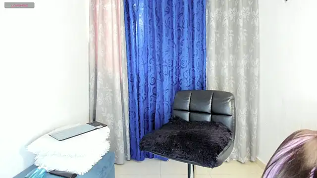 Snapshot of Alannis_Blue1 chatting on June 2026 05:17:02 PM Alannis Blue1 online show from June 2026 05:17:02 PM