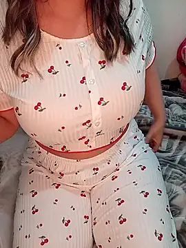 Snapshot of silina-25 chatting on February 2026 09:33:01 PM silina-25 online show from February 2026 09:33:01 PM