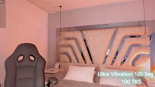 Snapshot of AngelineHeet chatting on September 2025 03:32:02 AM AngelineHeet online show from September 2025 03:32:02 AM