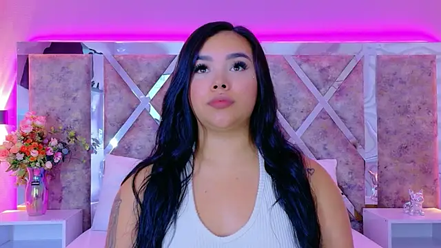 MarianaGarciaa   online show from October 2025 07:00:01 PM