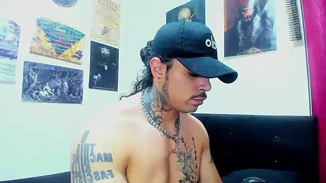 Snapshot of Van_Velckan chatting on June 2026 01:29:02 AM Van Velckan online show from June 2026 01:29:02 AM