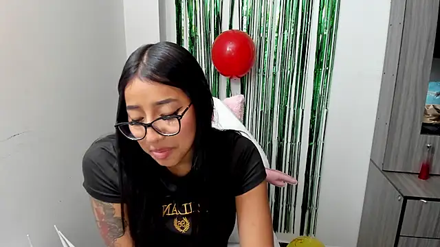 Snapshot of isa_bellaa0 chatting on December 2024 08:18:02 AM isa bellaa0 online show from December 2024 08:18:02 AM