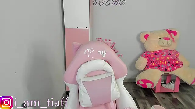 tifany tay2 online show from October 2025 04:21:01 AM