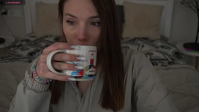 IceDanielles online show from November 2025 01:42:02 PM