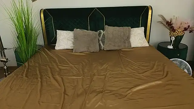 IceDanielles online show from March 2026 01:44:01 PM