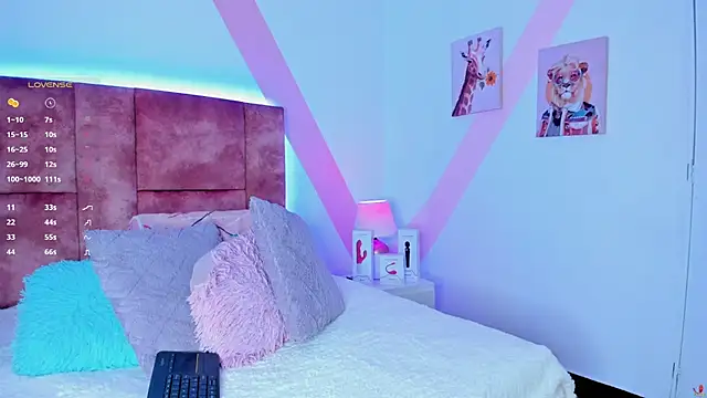 isabella whiithe online show from February 2025 05:40:02 PM