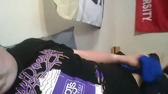 Snapshot of YelpedAverting chatting on October 2025 07:37:01 PM YelpedAverting online show from October 2025 07:37:01 PM