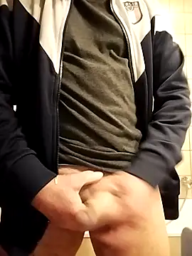 Snapshot of MATTIS11 chatting on February 2025 09:35:01 AM MATTIS11 online show from February 2025 09:35:01 AM