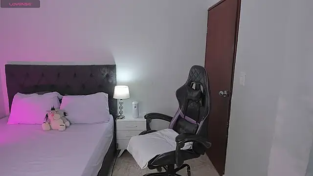 evelyn 23 online show from October 2025 02:29:01 PM