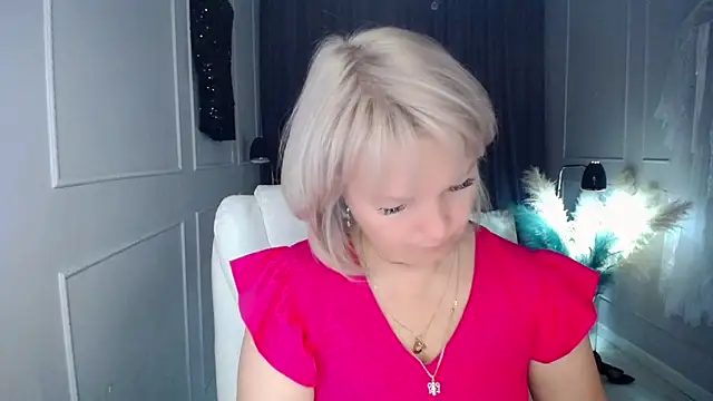 Juarnea online show from September 2025 01:34:02 PM