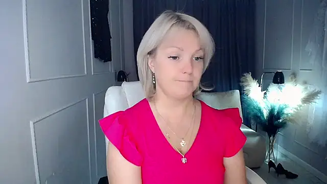 Juarnea online show from October 2025 08:39:02 PM