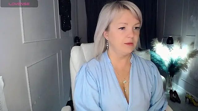 Juarnea online show from April 2026 11:59:01 PM