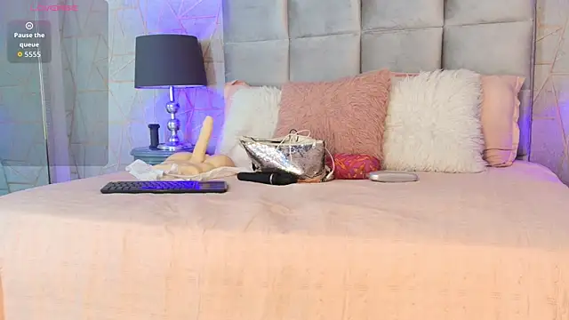 emily parkerr online show from April 2026 03:24:01 PM