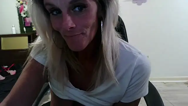 Snapshot of vixendoll87 chatting on July 2026 12:53:01 AM vixendoll87 online show from July 2026 12:53:01 AM