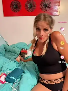 Snapshot of vixendoll87 chatting on July 2026 01:12:02 AM vixendoll87 online show from July 2026 01:12:02 AM
