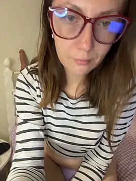 Snapshot of BeatriceTender chatting on June 2026 06:07:01 PM BeatriceTender online show from June 2026 06:07:01 PM