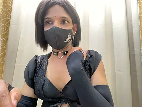 Snapshot of TransLisa7 chatting on July 2026 08:13:01 PM TransLisa7 online show from July 2026 08:13:01 PM