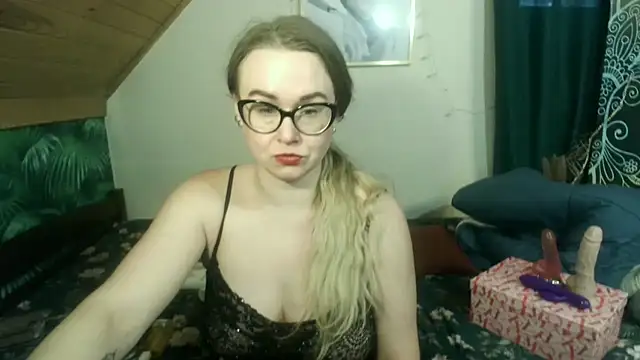 Snapshot of MilfKendra4U chatting on November 2025 10:04:01 AM MilfKendra4U online show from November 2025 10:04:01 AM