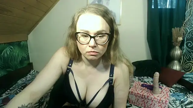 Snapshot of MilfKendra4U chatting on February 2026 09:10:02 AM MilfKendra4U online show from February 2026 09:10:02 AM