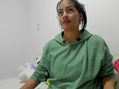 Snapshot of SamanthaBeke chatting on April 2026 04:32:01 AM SamanthaBeke online show from April 2026 04:32:01 AM