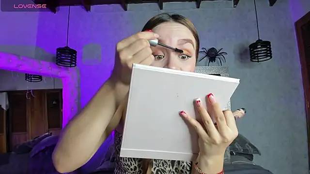 Taiissa  online show from October 2025 09:15:02 PM