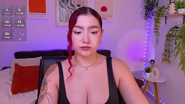 Snapshot of ViolettCastel chatting on May 2026 10:58:01 PM ViolettCastel online show from May 2026 10:58:01 PM