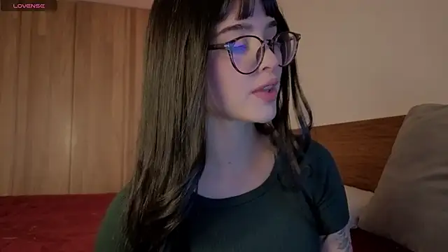 Snapshot of Roxxy_mora chatting on June 2026 10:19:02 PM Roxxy mora online show from June 2026 10:19:02 PM