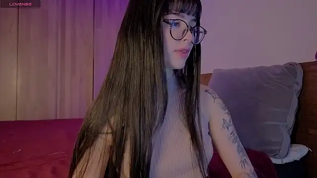 Snapshot of Roxxy_mora chatting on June 2026 10:25:02 PM Roxxy mora online show from June 2026 10:25:02 PM