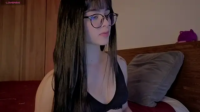 Snapshot of Roxxy_mora chatting on June 2026 10:27:02 PM Roxxy mora online show from June 2026 10:27:02 PM
