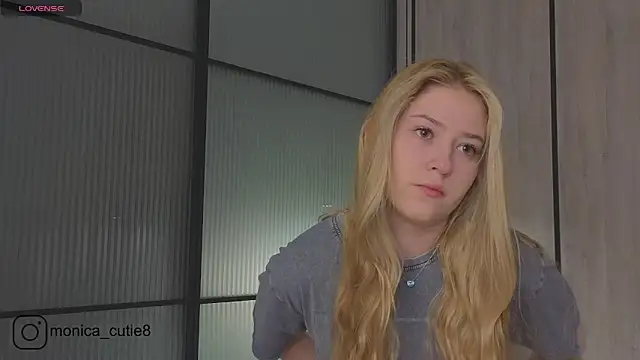 Snapshot of Monikacutie chatting on March 2025 04:19:01 AM Monikacutie online show from March 2025 04:19:01 AM