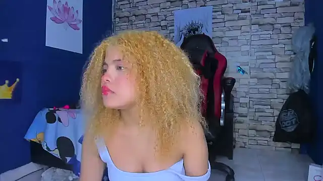 sofiacastillo01 online show from February 2025 04:05:01 PM